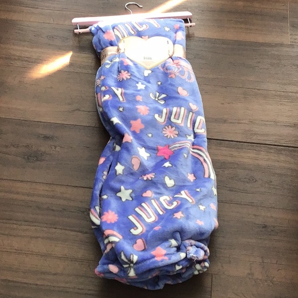 Juicy Couture NWT Soft & Cozy Oversized Throw Blanket 50 x 70 in 100% Polyester. - Picture 4 of 4